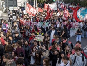 İtalya’da ‘Meloni’ye Hayır’ Gösterileri: Öğrenciler İsrail ve Eğitim Politikalarını Protesto Etti