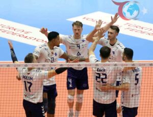 İzmir’de Nefes Kesen Voleybol Heyecanı: Altekma ve Halkbank Karşı Karşıya