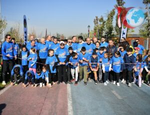 Kayseri’de Dayanışmanın Gücü: Depremde Hayatını Kaybedenlerin Çocukları İçin Anlamlı Koşu