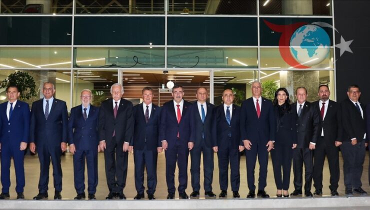 Kıbrıs’ta Önemli Karşılama: Yılmaz ve Türk Heyeti Lefkoşa’da