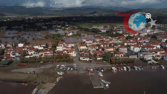 Midilli Adası’nda Şiddetli Yağışların Ardından Çiknias Nehri Taştı: Yerleşim Yerleri Sular Altında