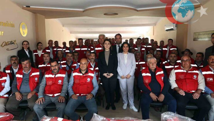 Muğla Büyükşehir Belediyesi’nden Muhtarlara Afet Hazırlık Yelekleri