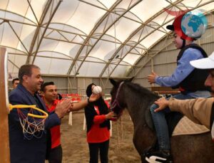 Şanlıurfa’da Engelli Çocuklar İçin Atla Terapi Etkinliği Düzenlendi