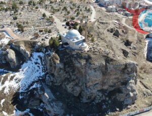 Sivas’ta Uçurum Kenarında Tarihi Mekân: Abdulvahabi Gazi Türbesi