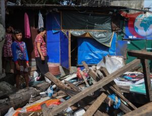 Süper Tayfun Fung-Wong Filipinler ve Bölgeyi Vurdu