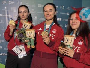 Suudi Arabistan’da Türk Haltercilerden Atatürk’e Özel Anma