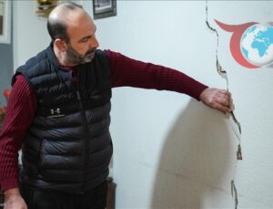 Tünel İnşaatı Nedeniyle İzmir Atamer Mahallesi’nde Çatlak Evler Korkutuyor