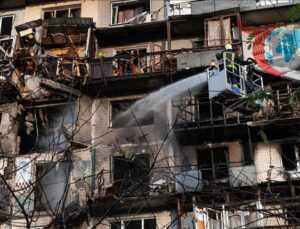 Ukrayna ve Rusya Arasında Gerilim Tırmanıyor: Gece Saldırıları ve Sonuçları
