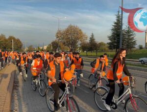 Üniversite Öğrencilerinden Lösemili Çocuklar İçin Anlamlı Bisiklet Turu