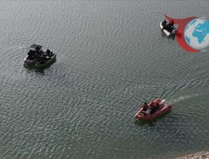 Van’da Korkunç Kaza: Otomobil Baraja Uçtu, Üç Kişi Hayatını Kaybetti