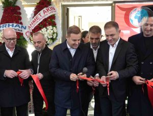 Balıkesir’de Altın ve Esprilerle Renklenen Kuyumcu Açılışı