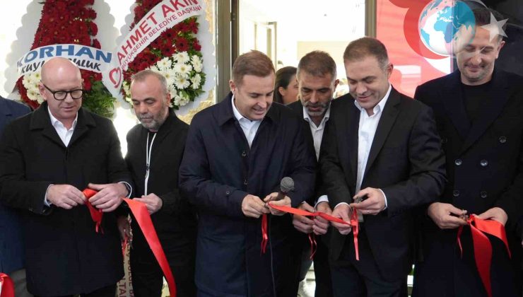 Balıkesir’de Altın ve Esprilerle Renklenen Kuyumcu Açılışı