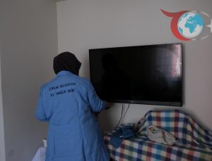 Çorum Belediyesi’nden Yaşlılara Temizlik Desteği: Gönüllere Dokunan Hizmet