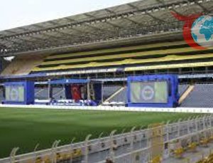 Fenerbahçe-Galatasaray Derbi Heyecanı Başlıyor: Taraftarlar Sahaya Akın Ediyor