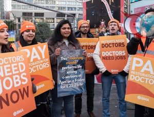 İngiltere’de Doktorlar Yeni Bir Grev Dalgası Başlattı