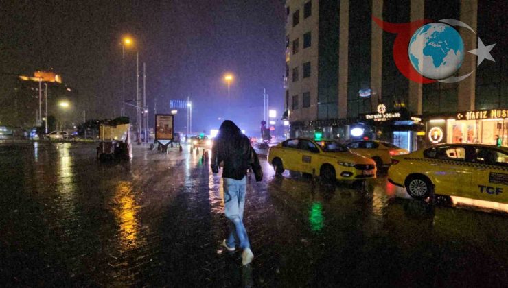 İstanbul’da Gece Başlayan Sağanak Yağışlar Hayatı Felç Etti