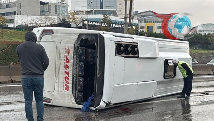 İstanbul’da Servis Minibüsü Kazası: 22 Yaralı