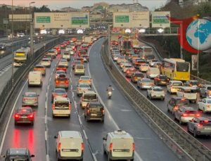 İstanbul’da Yağışla Birlikte Trafik Kabusu: Yoğunluk Yüzde 85’e Ulaştı