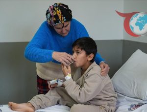 İzmirli Çocuk Yeniden Hayata Döndü: Annesiyle Gelen Mucize