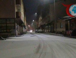 Kars’ta Yıllardır Beklenen Kar Manzarası Şehir Merkezinde Görüldü