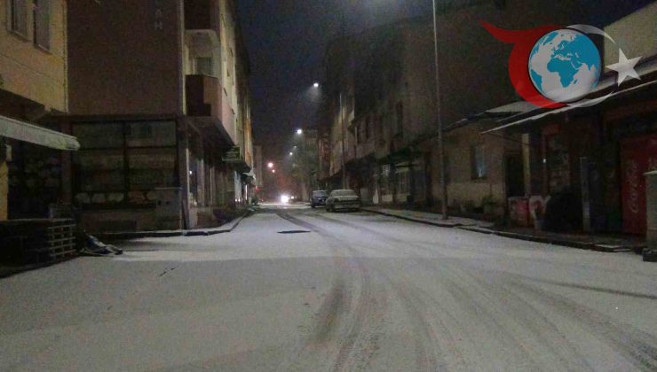 Kars’ta Yıllardır Beklenen Kar Manzarası Şehir Merkezinde Görüldü