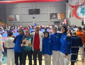 Kartepe Belediyespor Karate Takımı, İstanbul’dan Madalyalarla Döndü