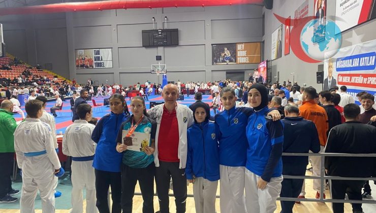 Kartepe Belediyespor Karate Takımı, İstanbul’dan Madalyalarla Döndü