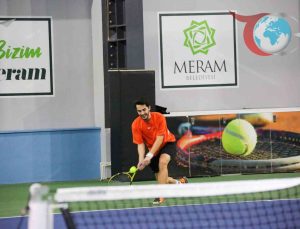 Meram’da Aileler Tenis Kortlarına İniyor