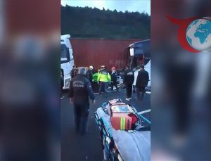 Osmaniye’de Otoyolda Korkutan Kaza: Yolcu Otobüsü Tıra Arkadan Çarptı!