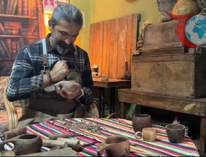 Osmaniye’de Tarihi Bir Atölyede Ahşap Sanatı: İsmail Dinç’in Kuksa Bardakları