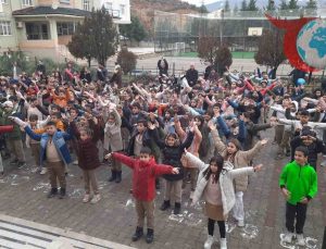 Tunceli’de Öğrenciler Güne Enerjik Başlıyor: Sağlıklı Hayat Merkezi’nin Spor ve Motivasyon Etkinliği