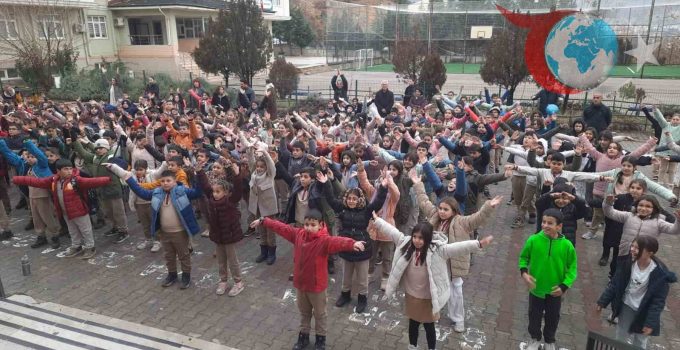 Tunceli’de Öğrenciler Güne Enerjik Başlıyor: Sağlıklı Hayat Merkezi’nin Spor ve Motivasyon Etkinliği