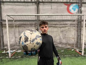 Üniversiteli Genç, Kiralık Kaleci Olarak Futbol Tutkusunu Gelire Dönüştürüyor